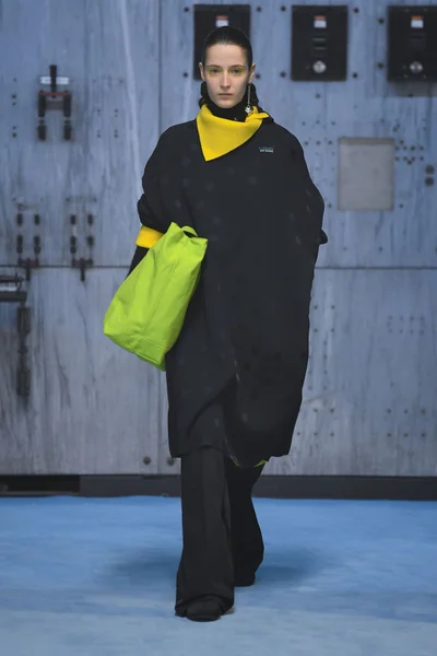 Look 12